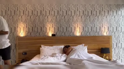 绿帽老公带着媳妇约炮单男，自己在一旁拍摄